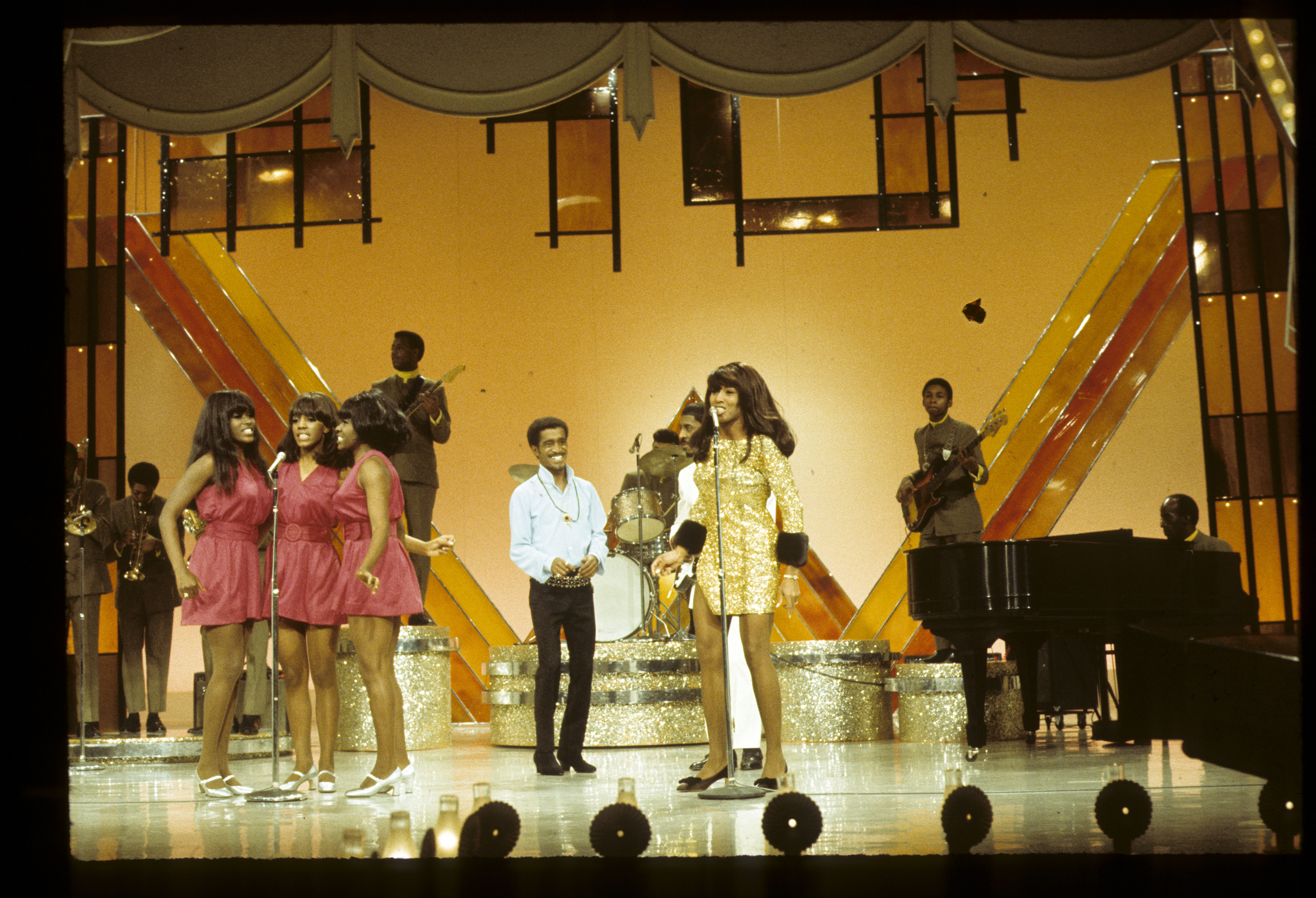 L-R: IKETTES;SAMMY DAVIS, JR.;IKE TURNER;TINA TURNER
